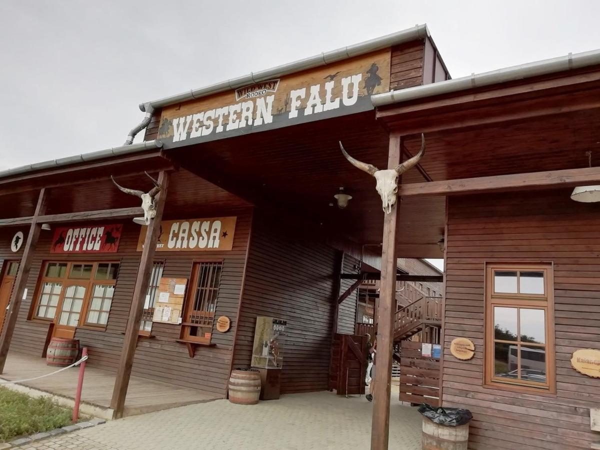 مبيت وإفطار Tordas Western House المظهر الخارجي الصورة